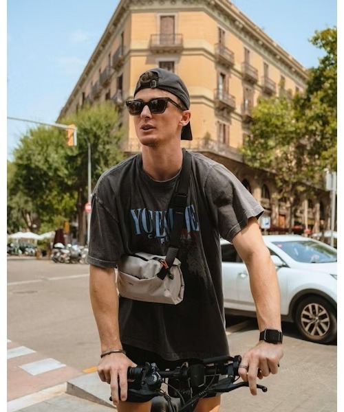 Bellroy(ベルロイ)の「bellroy/ベルロイ/Bellroy/Lite Sling Mini 4L ボディバッグ ウエストポーチ(ボディバッグ/ウエストポーチ・レディース・ブラック/レンガ/アッシュグレー/グレー・FREE)」の14枚目の写真