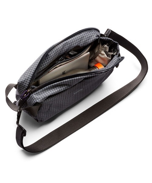 Bellroy(ベルロイ)の「bellroy/ベルロイ/Bellroy/Lite Sling Mini 4L ボディバッグ ウエストポーチ(ボディバッグ/ウエストポーチ・レディース・ブラック/レンガ/アッシュグレー/グレー・FREE)」の20枚目の写真