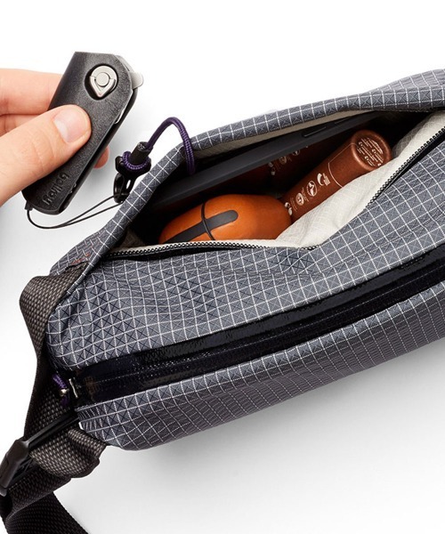 Bellroy(ベルロイ)の「bellroy/ベルロイ/Bellroy/Lite Sling Mini 4L ボディバッグ ウエストポーチ(ボディバッグ/ウエストポーチ・レディース・ブラック/レンガ/アッシュグレー/グレー・FREE)」の21枚目の写真