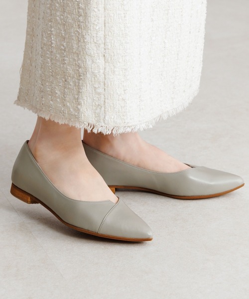 HIMIKO（ヒミコ）の「【Made in Japan】アシンメトリーVカットフラットパンプス/641316（パンプス・レディース・ブラック/グレー/シルバー/ボルドー/ピンク/アイボリー/ラベンダー/プラチナム/ゴールド/ダークブラウン/カーキ/ライトピンク・22.5cm/23.0cm/24.0cm/25.0cm/21.5cm/22.0cm/23.5cm/24.5cm/25.5cm/26.0cm/26.5cm）」の5枚目の写真