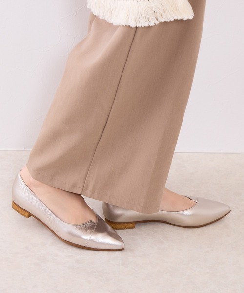 HIMIKO（ヒミコ）の「【Made in Japan】アシンメトリーVカットフラットパンプス/641316（パンプス・レディース・ブラック/グレー/シルバー/ボルドー/ピンク/アイボリー/ラベンダー/プラチナム/ゴールド/ダークブラウン/カーキ/ライトピンク・22.5cm/23.0cm/24.0cm/25.0cm/21.5cm/22.0cm/23.5cm/24.5cm/25.5cm/26.0cm/26.5cm）」の11枚目の写真