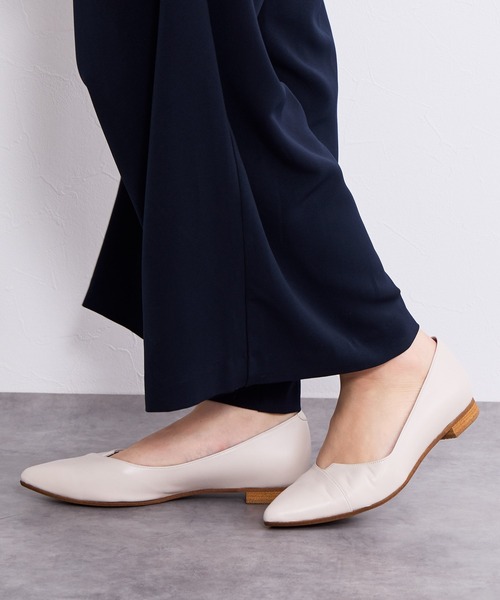 HIMIKO（ヒミコ）の「【Made in Japan】アシンメトリーVカットフラットパンプス/641316（パンプス・レディース・ブラック/グレー/シルバー/ボルドー/ピンク/アイボリー/ラベンダー/プラチナム/ゴールド/ダークブラウン/カーキ/ライトピンク・22.5cm/23.0cm/24.0cm/25.0cm/21.5cm/22.0cm/23.5cm/24.5cm/25.5cm/26.0cm/26.5cm）」の2枚目の写真