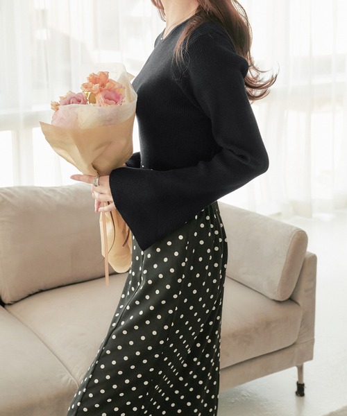 CHAN ME（チャンミ）の「配色フレアースリーブニット（ニット/セーター・レディース・ブラック/アイボリー/グレー/ブルー/アイボリー系/イエロー/ブラック系/ピンク・MEDIUM/LARGE/X-LARGE）」の20枚目の写真