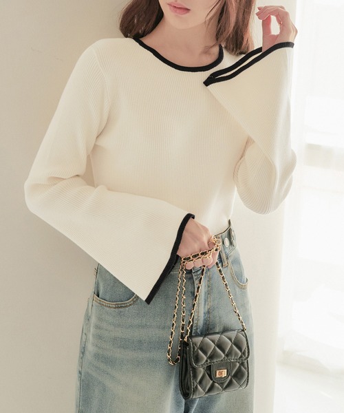 CHAN ME（チャンミ）の「配色フレアースリーブニット（ニット/セーター・レディース・ブラック/アイボリー/グレー/ブルー/アイボリー系/イエロー/ブラック系/ピンク・MEDIUM/LARGE/X-LARGE）」の11枚目の写真