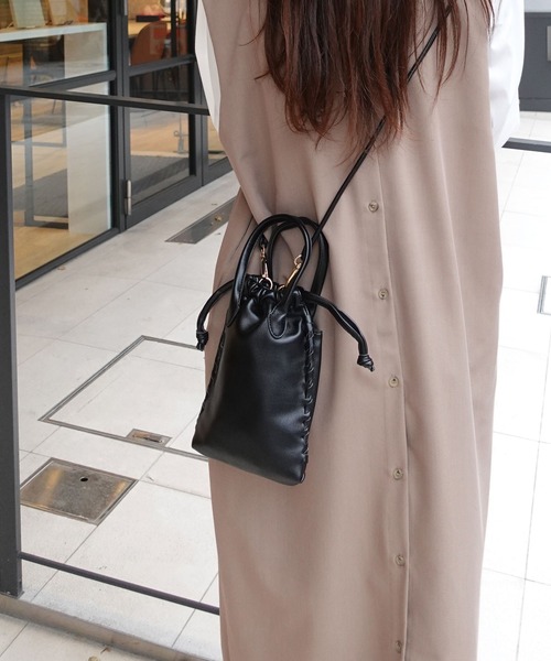 CORNERS（コーナーズ）の「フェイクレザーミニショルダーバッグ（ショルダーバッグ・レディース・ブラック/グリーン・FREE）」の4枚目の写真