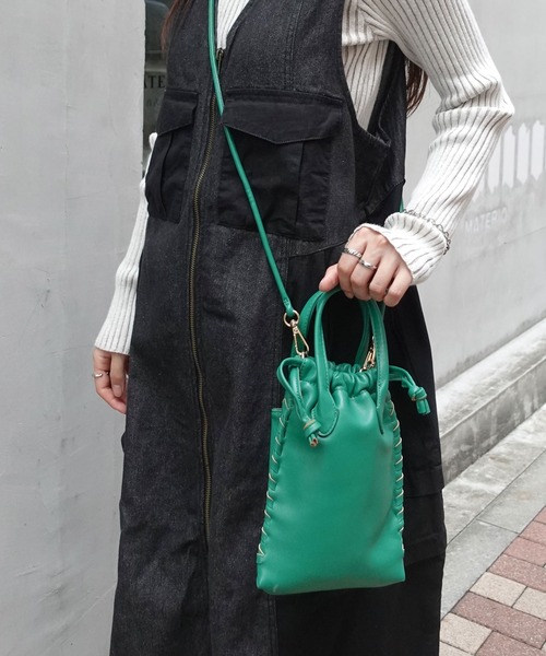 CORNERS（コーナーズ）の「フェイクレザーミニショルダーバッグ（ショルダーバッグ・レディース・ブラック/グリーン・FREE）」の6枚目の写真