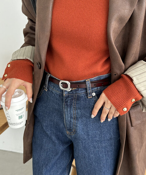 DISCOAT（ディスコート）の「ぷっくりバックル細レザーベルト（ベルト・レディース・ブラウン/キャメル/ブラック・FREE）」の2枚目の写真