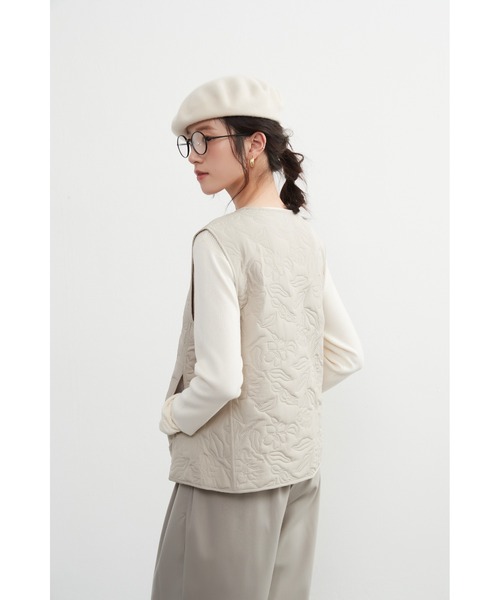 【セール】花柄超音波キルティング薄中綿ジップベスト（ベスト）｜On One's Own（オンワンズオン）