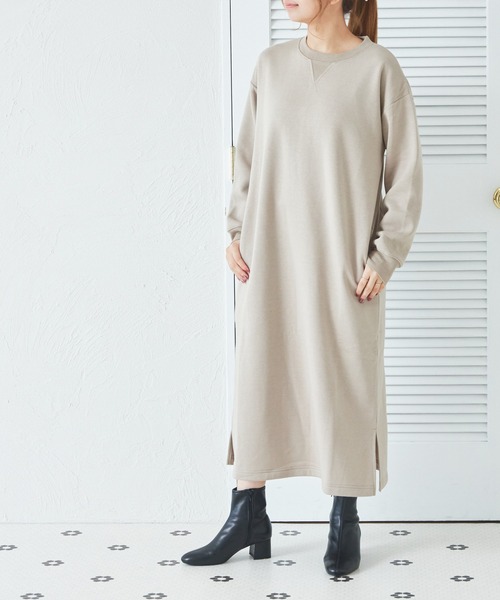 pairmanon(ペアマノン)の「【ママサイズ】裏起毛 リラックスシルエット ワンピース(ワンピース・レディース・ブラック/ベージュ/ブラウン/ブルー・FREE)」の1枚目の写真