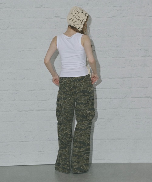 SHAGGIE(シャギー)の「バタフライ柄スタッズタンクトップ(タンクトップ・レディース・ブラック/オレンジ/ホワイト・FREE)」の8枚目の写真