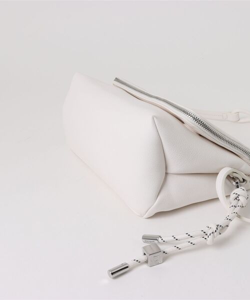 Desigual（デシグアル）の「ホワイトブレイド ミニハンドバッグ（ボディバッグ/ウエストポーチ・レディース・ホワイト・FREE）」の3枚目の写真