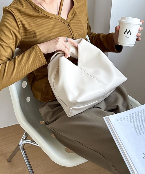 florist(フローリスト)の「レザータッチツイストハンドバッグ/500mlペットボトル収納可(ハンドバッグ・レディース・ライム/キャメル/ワインレッド/ブラック/オフホワイト・FREE)」の17枚目の写真