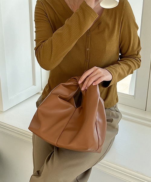 florist(フローリスト)の「レザータッチツイストハンドバッグ/500mlペットボトル収納可(ハンドバッグ・レディース・ライム/キャメル/ワインレッド/ブラック/オフホワイト・FREE)」の7枚目の写真