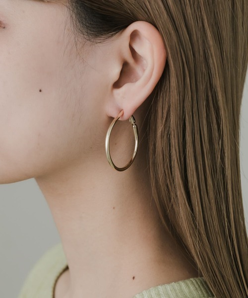 SMELLY（スメリー）の「ビッグフープイヤリング（イヤリング・レディース・ゴールド・-）」の5枚目の写真