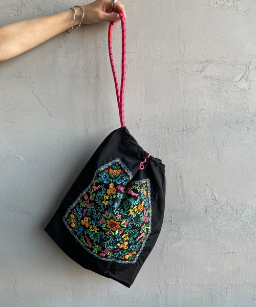 Ball&Chain（ボールアンドチェーン）の「[BALL&CHAIN/ボールアンドチェーン] FLOWER BANDANA 刺繍デザインナイロントートバッグ（トートバッグ・レディース・ブラック/グレー・M）」の8枚目の写真