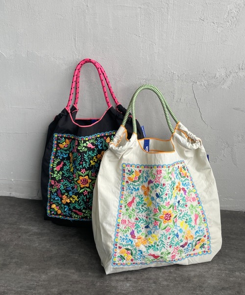 Floral Embroidered アンソロポロジーベルベットトートバッグ Anthropologie(アンソロポロジー) トートバッグ(レディース