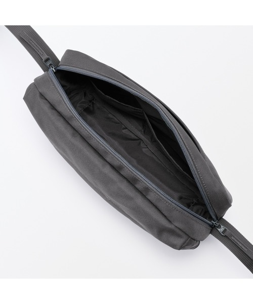 無印良品（ムジルシリョウヒン）の「背面ポケット付き　撥水ショルダーバッグ（ショルダーバッグ・レディース・ライトグリーン/ブルー系/チャコールグレー/ブラック/ライトベージュ・FREE）」の18枚目の写真