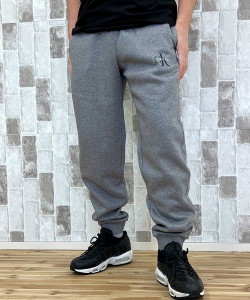 Calvin Klein（カルバン・クライン）の「CKJ モノグラムロゴ スウェット フリースジョガーパンツMONOLOGO FLEECE JOGGER（スウェットパンツ・メンズ・ブラック/グレー/ブラック系1/グレー系4・S/M/L/XL）」の22枚目の写真