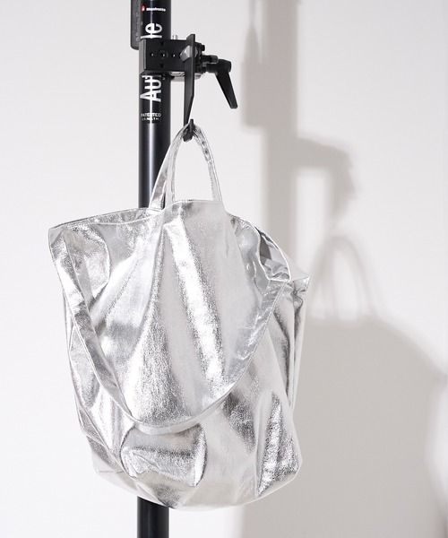 collex（コレックス）の「2WAYメタリック底マチワイド ワンショルダーバッグ（トートバッグ・レディース・ブラック/シルバー・フリー）」の4枚目の写真