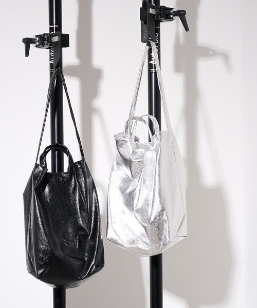 collex（コレックス）の「2WAYメタリック底マチワイド ワンショルダーバッグ（トートバッグ・レディース・ブラック/シルバー・フリー）」の5枚目の写真