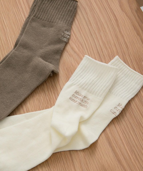 URBAN RESEARCH DOORS（アーバンリサーチドアーズ）の「ロゴ刺繍ソックス（ソックス/靴下・レディース・カーキ/アイボリー・ONE）」の3枚目の写真