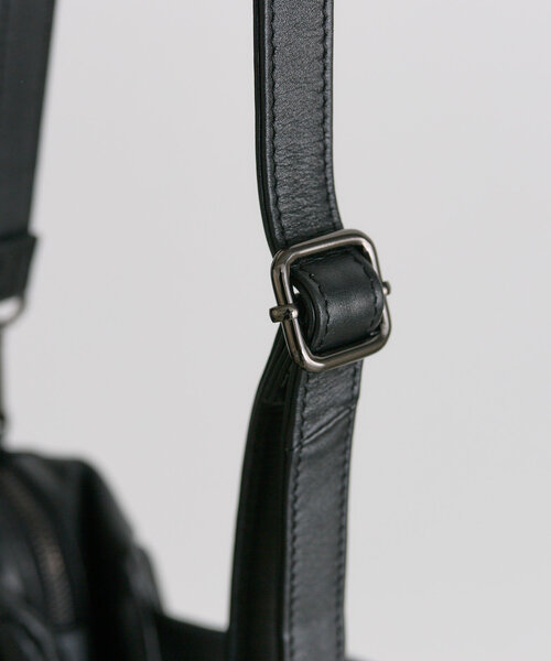 ear PAPILLONNER（イアパピヨネ）の「《本革/2way/500mlペットボトルも