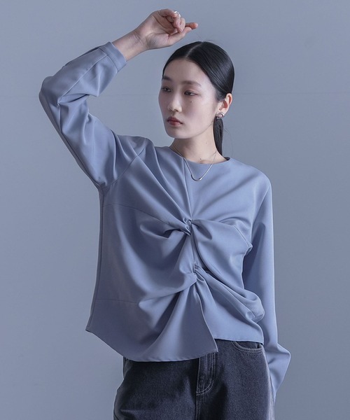 kOhAKU（コハク）の「ツイストブラウス（シャツ/ブラウス・レディース・ブルー/オフホワイト/ブラック・2/1）」の12枚目の写真