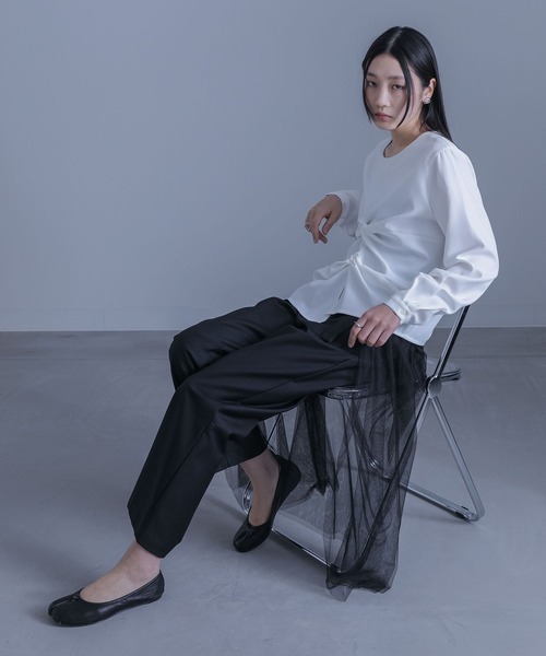 kOhAKU（コハク）の「ツイストブラウス（シャツ/ブラウス・レディース・ブルー/オフホワイト/ブラック・2/1）」の22枚目の写真