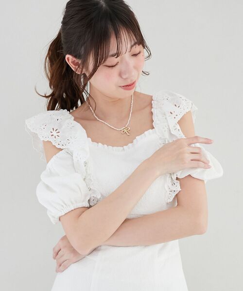 MAJESTIC LEGON(マジェスティックレゴン)の「肩レースフリルワンピース(ワンピース・レディース・アイボリー/ホワイト系その他2/ブラック・X-SMALL/SMALL/MEDIUM)」の2枚目の写真
