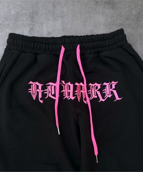 ATMARK（アットマーク）の「《2サイズ展開　/　UNISEX　》ATMARK オールドイングリッシュロゴ 総柄 ラインストーン スウェットパンツ（スウェットパンツ・メンズ・ブラック×ブルー/ブラック×ピンク/ブラック×グレー・MEDIUM/LARGE）」の19枚目の写真