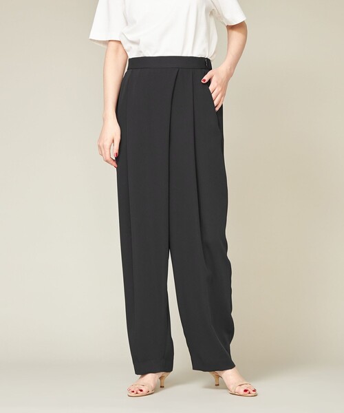 ＜conte＞アシンメトリー タックパンツ WHITE conte＞アシンメトリー タックパンツ WHITE