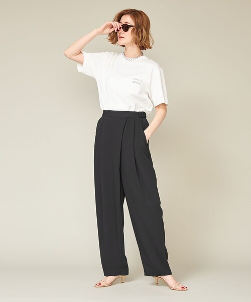 ＜conte＞アシンメトリー タックパンツ WHITE conte＞アシンメトリー タック ワイドパンツ WHITE