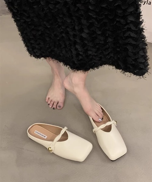 mebole(メボレ)の「ツイストフラットミュール(サンダル・レディース・ホワイト/ブラック/ブラウン・MEDIUM/SMALL/LARGE)」の21枚目の写真