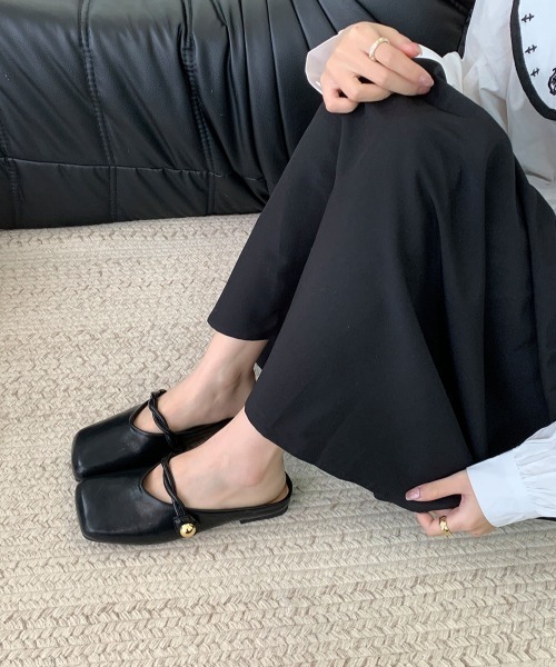 mebole(メボレ)の「ツイストフラットミュール(サンダル・レディース・ホワイト/ブラック/ブラウン・MEDIUM/SMALL/LARGE)」の8枚目の写真