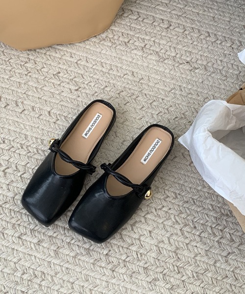 mebole(メボレ)の「ツイストフラットミュール(サンダル・レディース・ホワイト/ブラック/ブラウン・MEDIUM/SMALL/LARGE)」の12枚目の写真