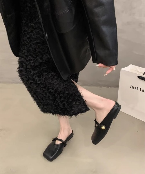 mebole(メボレ)の「ツイストフラットミュール(サンダル・レディース・ホワイト/ブラック/ブラウン・MEDIUM/SMALL/LARGE)」の9枚目の写真