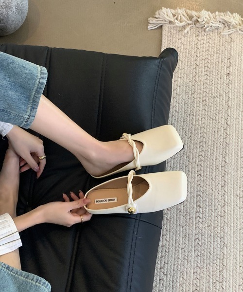 mebole(メボレ)の「ツイストフラットミュール(サンダル・レディース・ホワイト/ブラック/ブラウン・MEDIUM/SMALL/LARGE)」の22枚目の写真