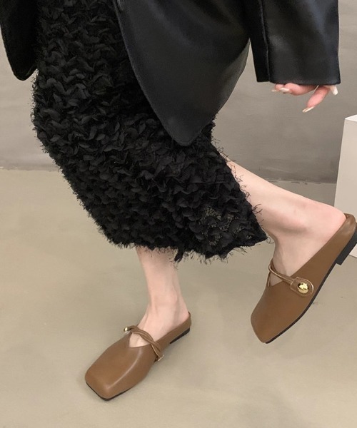 mebole(メボレ)の「ツイストフラットミュール(サンダル・レディース・ホワイト/ブラック/ブラウン・MEDIUM/SMALL/LARGE)」の16枚目の写真