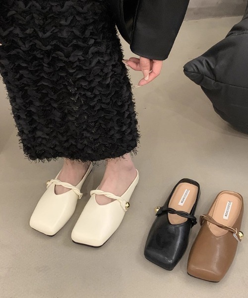 mebole(メボレ)の「ツイストフラットミュール(サンダル・レディース・ホワイト/ブラック/ブラウン・MEDIUM/SMALL/LARGE)」の20枚目の写真