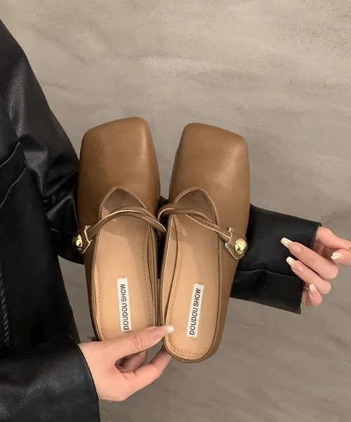 mebole(メボレ)の「ツイストフラットミュール(サンダル・レディース・ホワイト/ブラック/ブラウン・MEDIUM/SMALL/LARGE)」の19枚目の写真
