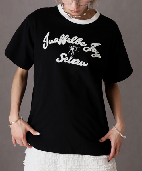 Girly Doll(ガーリードール)の「刺繍ロゴTシャツ(Tシャツ/カットソー・レディース・グレー/ブラック・F)」の1枚目の写真