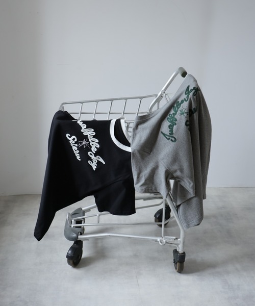 Girly Doll(ガーリードール)の「刺繍ロゴTシャツ(Tシャツ/カットソー・レディース・グレー/ブラック・F)」の5枚目の写真