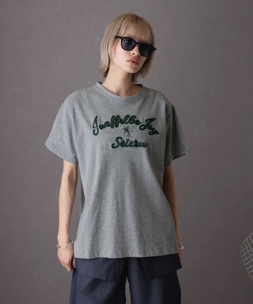 Girly Doll(ガーリードール)の「刺繍ロゴTシャツ(Tシャツ/カットソー・レディース・グレー/ブラック・F)」の7枚目の写真