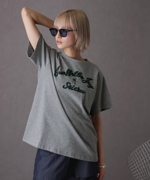 Girly Doll(ガーリードール)の「刺繍ロゴTシャツ(Tシャツ/カットソー・レディース・グレー/ブラック・F)」の8枚目の写真