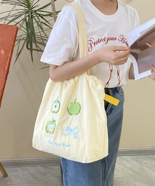 DIAVEL（ディアベル）の「【防水トートバッグ】選べるシャギーワッペントートバッグ（トートバッグ・レディース・グリーン/アイボリー/ブラウン/ブルー・FREE）」の7枚目の写真