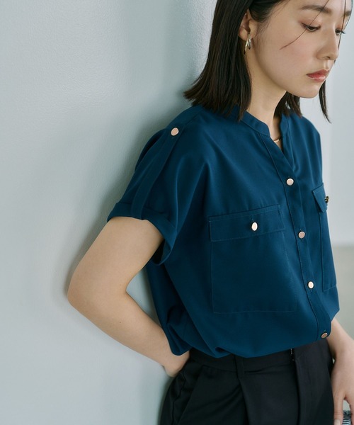 Andemiu（アンデミュウ）の「キンボタンサファリシャツ494312（シャツ/ブラウス・レディース・オフホワイト/ブラック/テラコッタ/ブラウン/チャコールグレー/ダークグリーン/ブルー系その他6・FREE）」の7枚目の写真