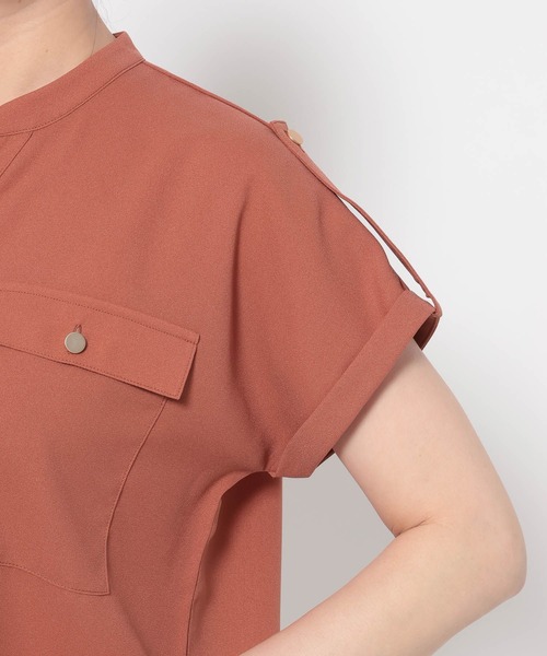 Andemiu（アンデミュウ）の「キンボタンサファリシャツ494312（シャツ/ブラウス・レディース・オフホワイト/ブラック/テラコッタ/ブラウン/チャコールグレー/ダークグリーン・FREE）」の13枚目の写真