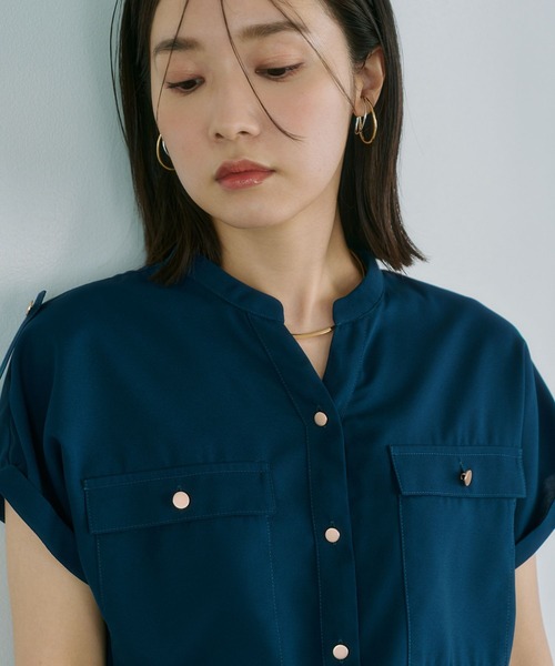 Andemiu(アンデミュウ)の「キンボタンサファリシャツ494312(シャツ/ブラウス・レディース・オフホワイト/ブラック/テラコッタ/ブラウン/チャコールグレー/ダークグリーン/ブルー系その他6・FREE)」の14枚目の写真