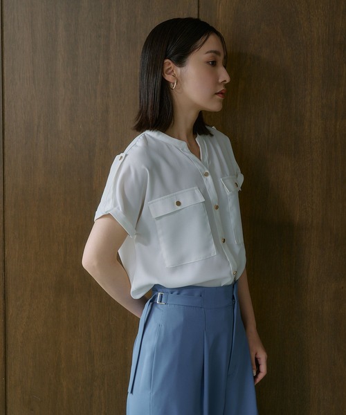 Andemiu(アンデミュウ)の「キンボタンサファリシャツ494312(シャツ/ブラウス・レディース・オフホワイト/ブラック/テラコッタ/ブラウン/チャコールグレー/ダークグリーン/ブルー系その他6・FREE)」の22枚目の写真