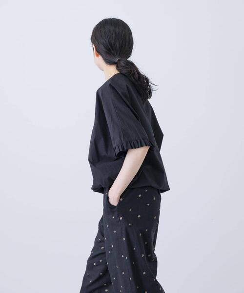 かぐれ(カグレ)の「フリルスリーブプルオーバー(シャツ/ブラウス・レディース・ブラック/オフホワイト/チャコールグレー/ブラック系その他/ホワイト系その他・FREE)」の15枚目の写真